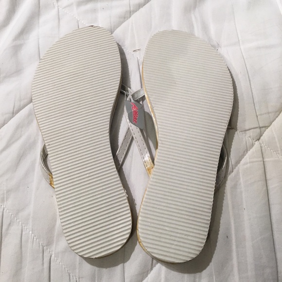 Ardene White Flip Flops - Picture 3 of 8